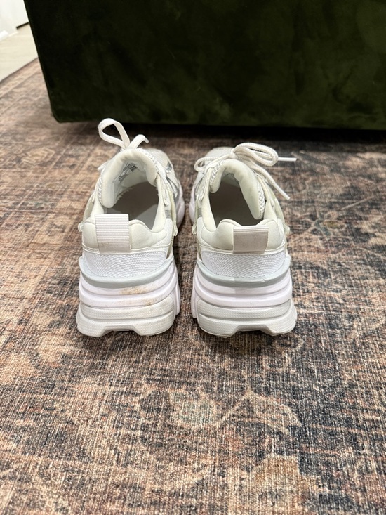 Nike V2K Run sneakers in white and silver - Picture 4 of 5